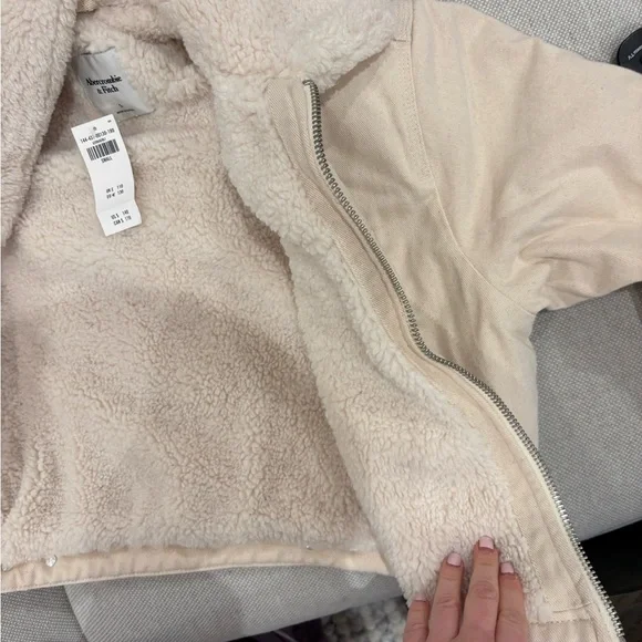 Brand new Cream Abercrombie Jacket - Picture 3 of 3